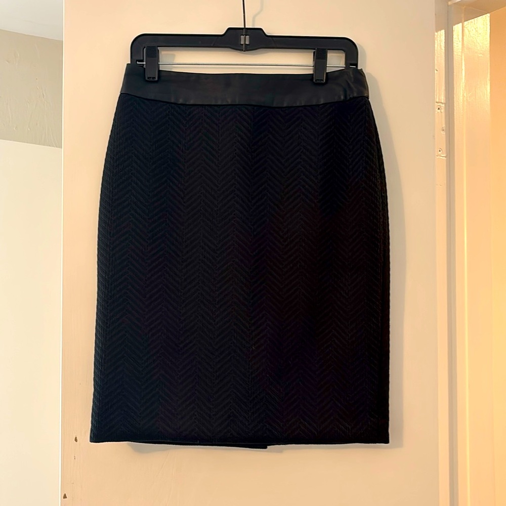 Banana Republic black pencil skirt with pleather and gold zip details